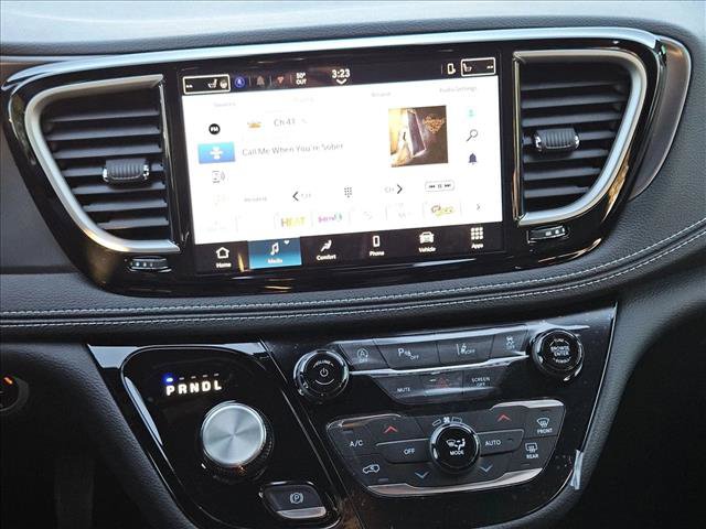 New 2026 Chrysler Pacifica Select image 12