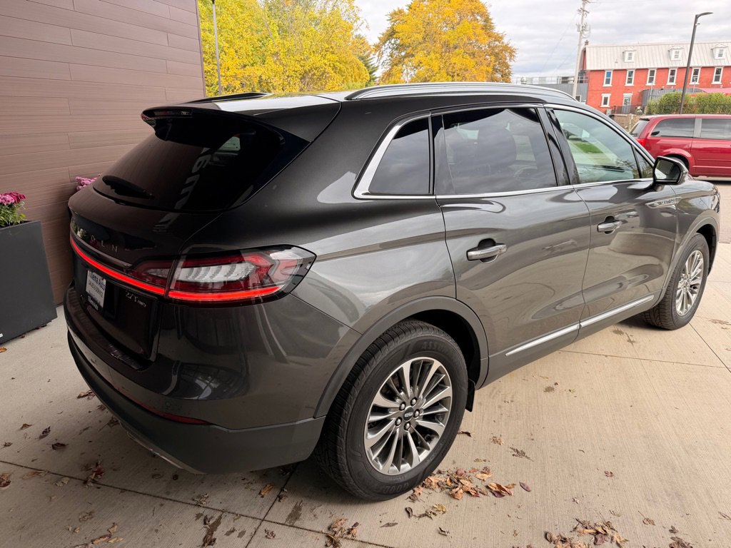 Used 2019 Lincoln Nautilus Select image 7