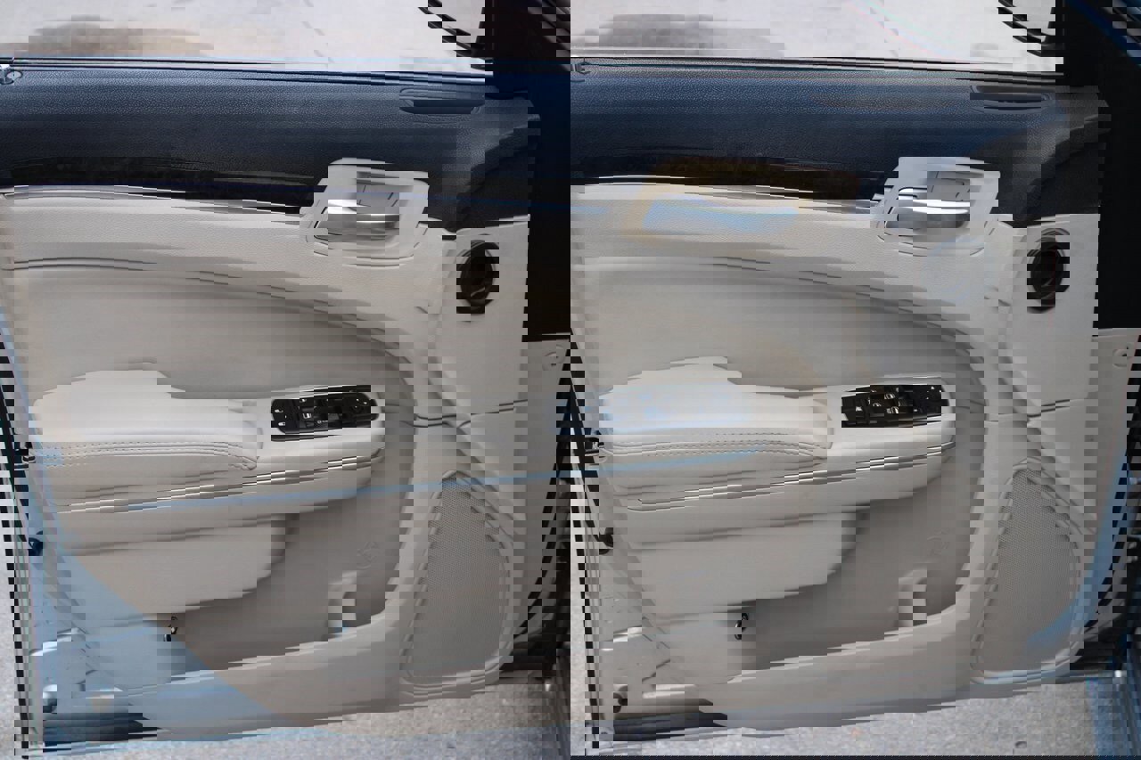 Used 2013 Chrysler 300 image 18