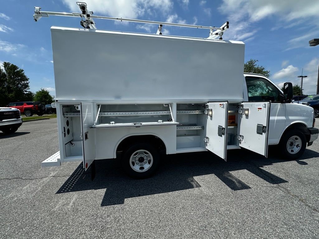New 2025 GMC Savana 3500 w/ Power Convenience Package RWD image 24