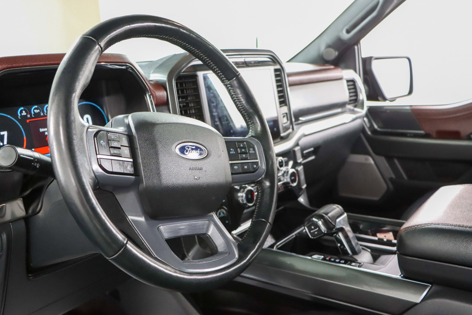 Used 2023 Ford F150 Lariat w/ Equipment Group 502A High AWD/4WD image 26