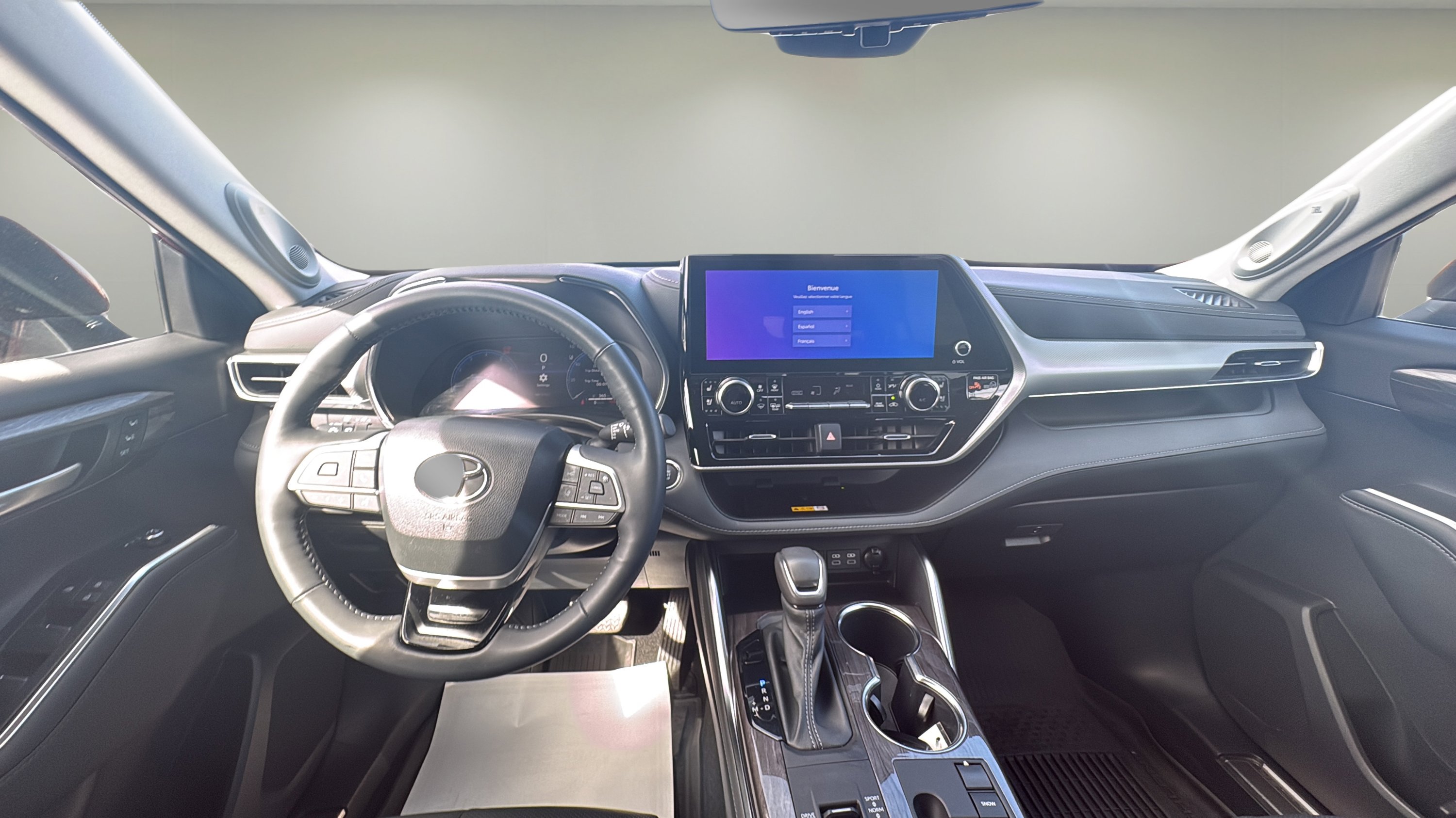 Used 2023 Toyota Highlander Platinum image 10