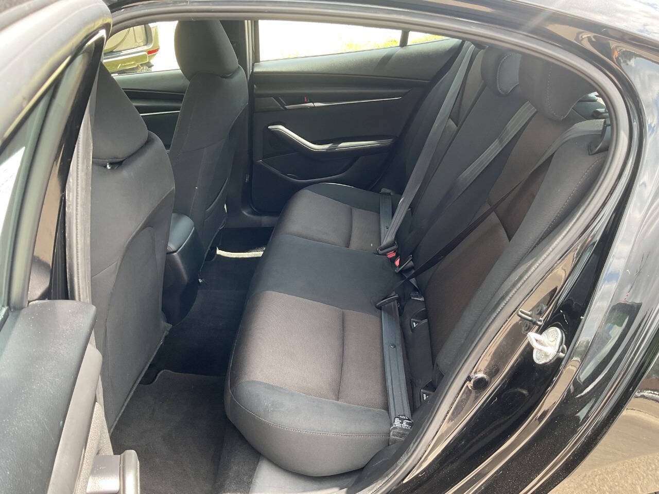 Used 2020 MAZDA MAZDA3 Sedan FWD image 29