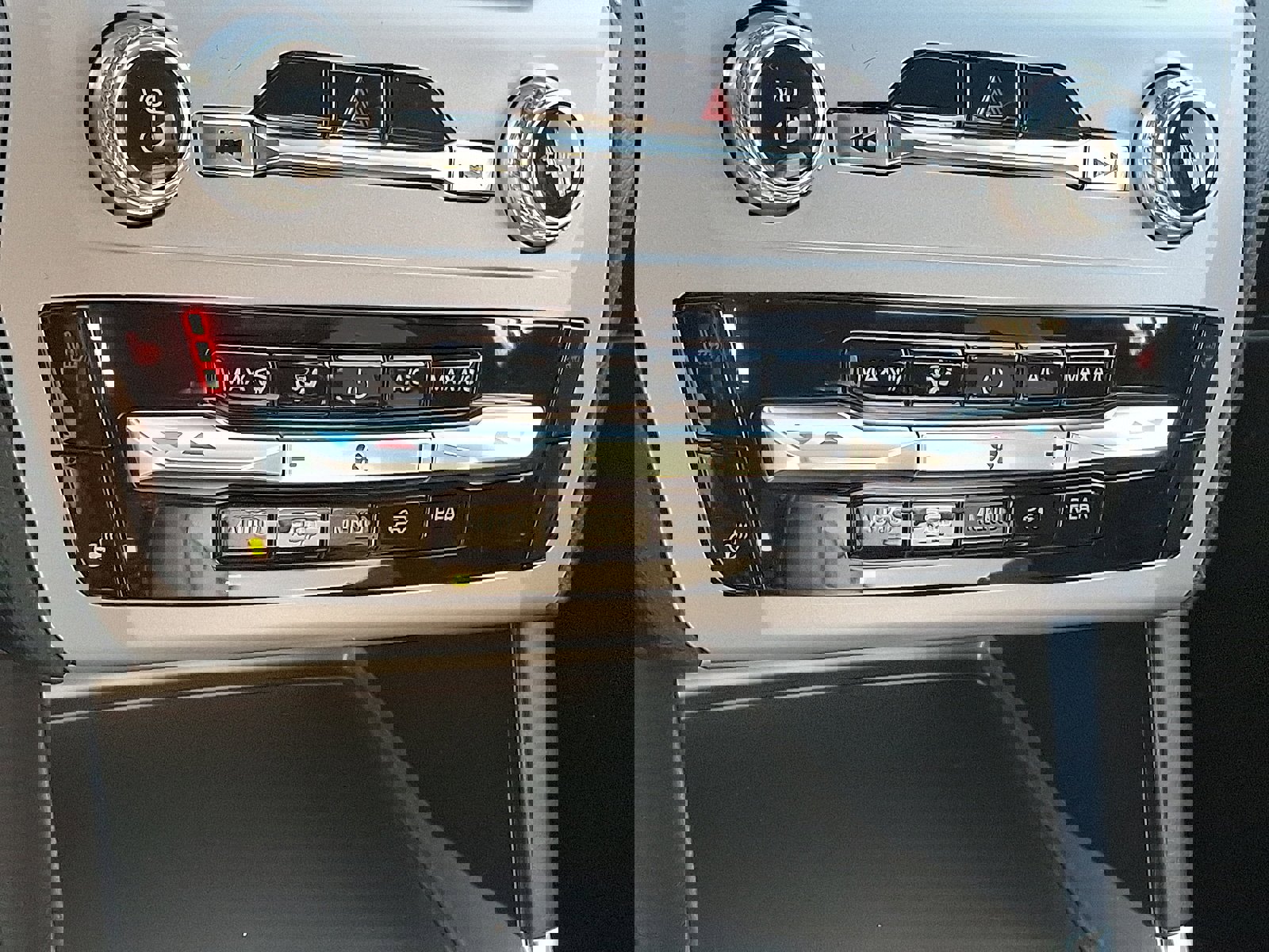 Certified 2022 Ford Explorer XLT w/ Equipment Group 202A image 17