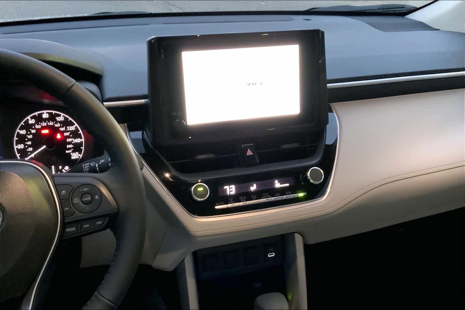 Used 2025 Toyota Corolla Cross LE FWD image 7