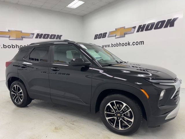 Used 2025 Chevrolet TrailBlazer LT FWD image 3