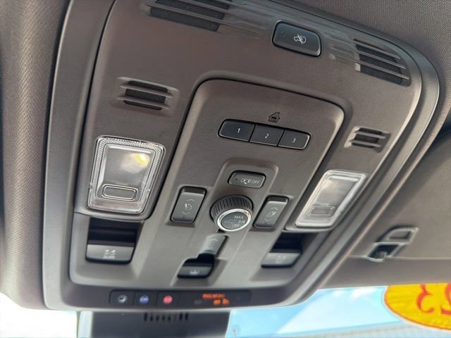 Used 2023 GMC Yukon XL Denali w/ Denali Reserve Package AWD/4WD image 18