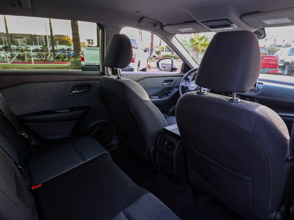 Used 2023 Nissan Rogue SV image 17