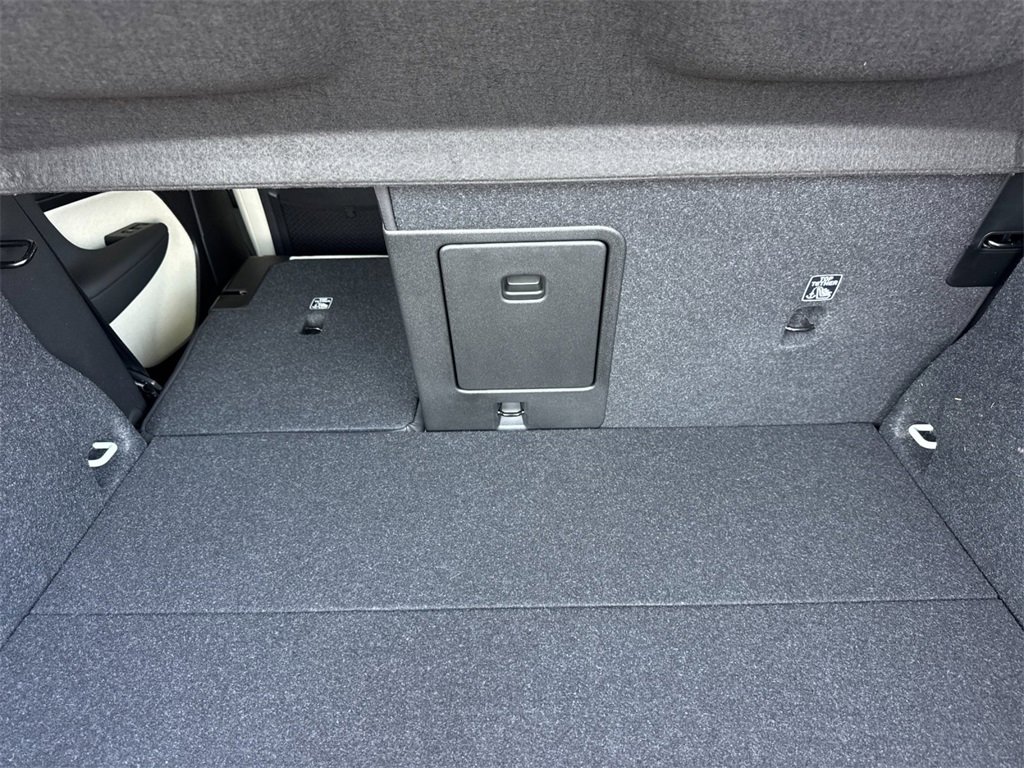 New 2026 Volvo XC40 B5 Ultra w/ Climate Package image 14