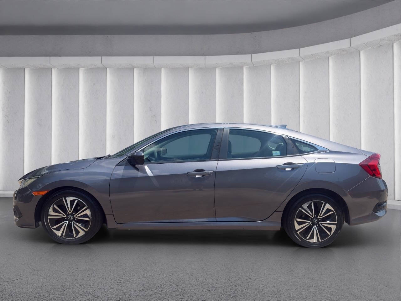 Used 2016 Honda Civic EX-T image 2