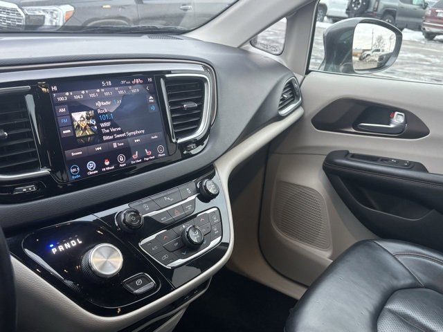 Used 2018 Chrysler Pacifica Touring-L Plus image 28