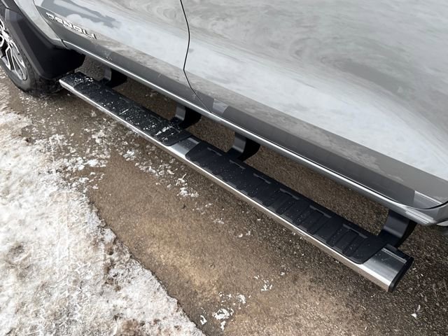 Used 2024 GMC Canyon Denali image 10