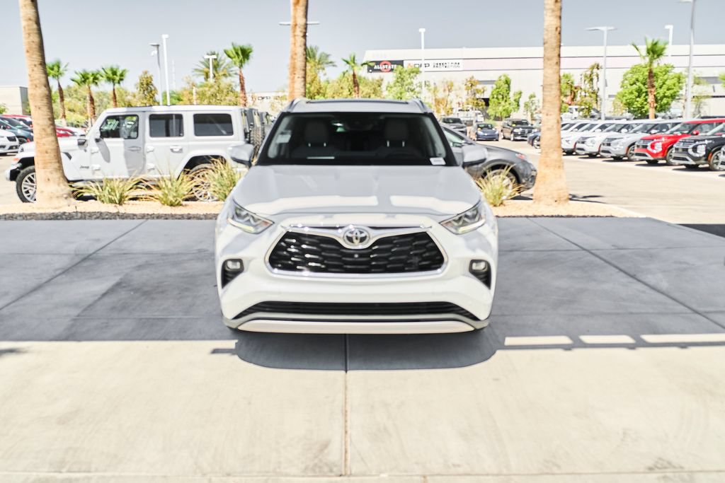 Used 2022 Toyota Highlander Platinum FWD image 7