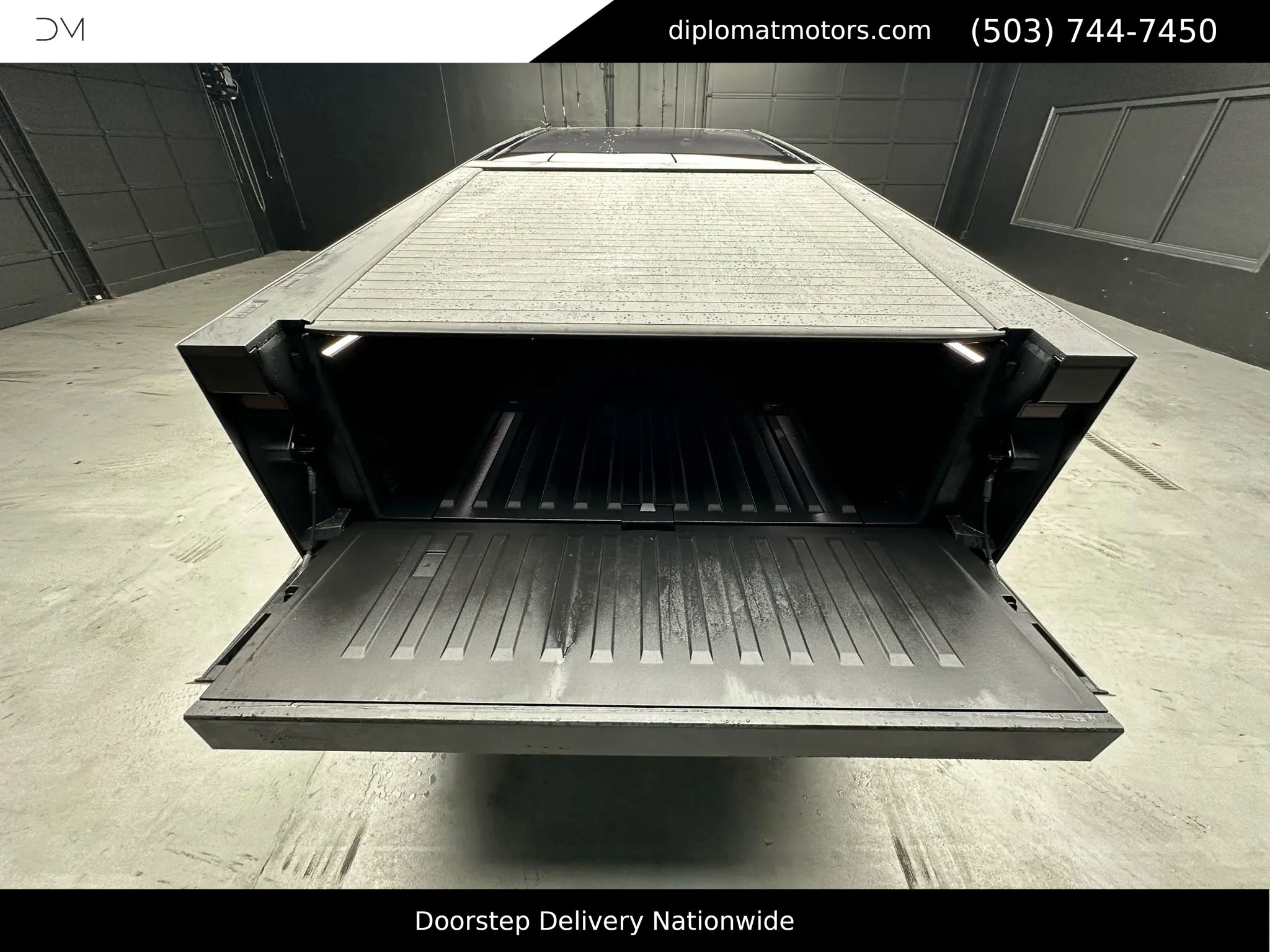 Used 2025 Tesla Cybertruck AWD Crew Cab image 40