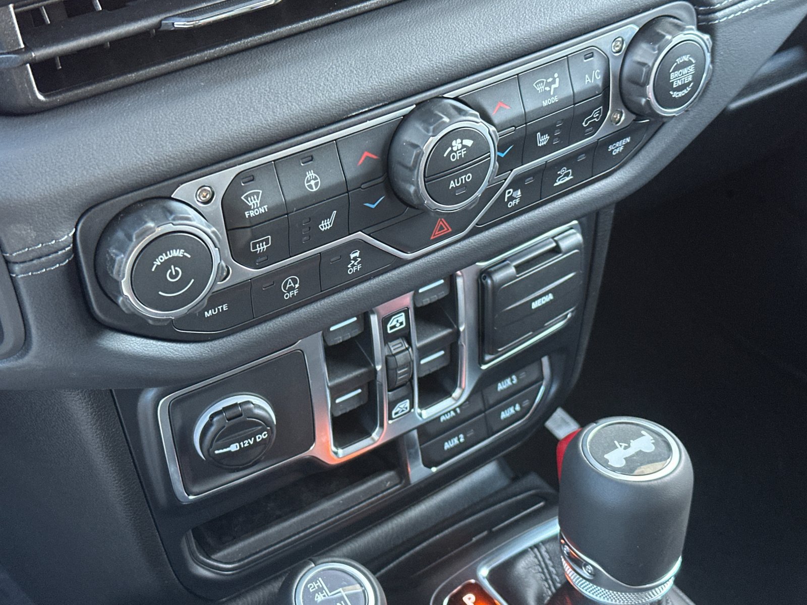New 2027 Jeep Wrangler Unlimited Sahara AWD/4WD image 21