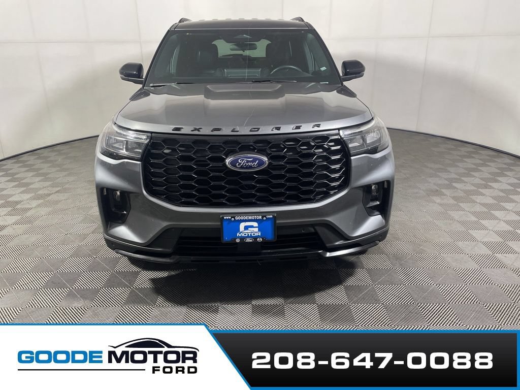 Certified 2025 Ford Explorer ST-Line AWD/4WD image 2