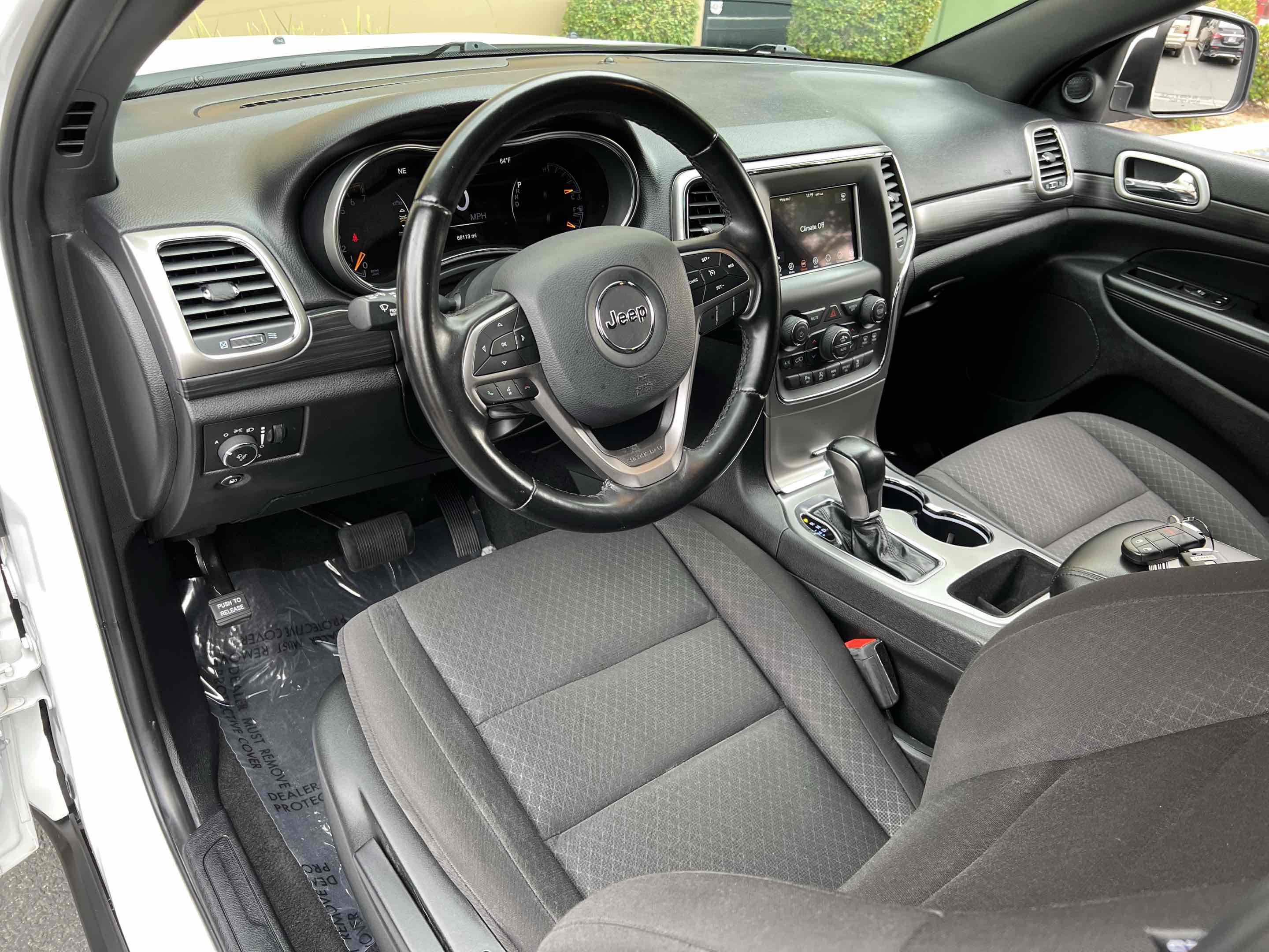 Used 2020 Jeep Grand Cherokee Laredo image 4