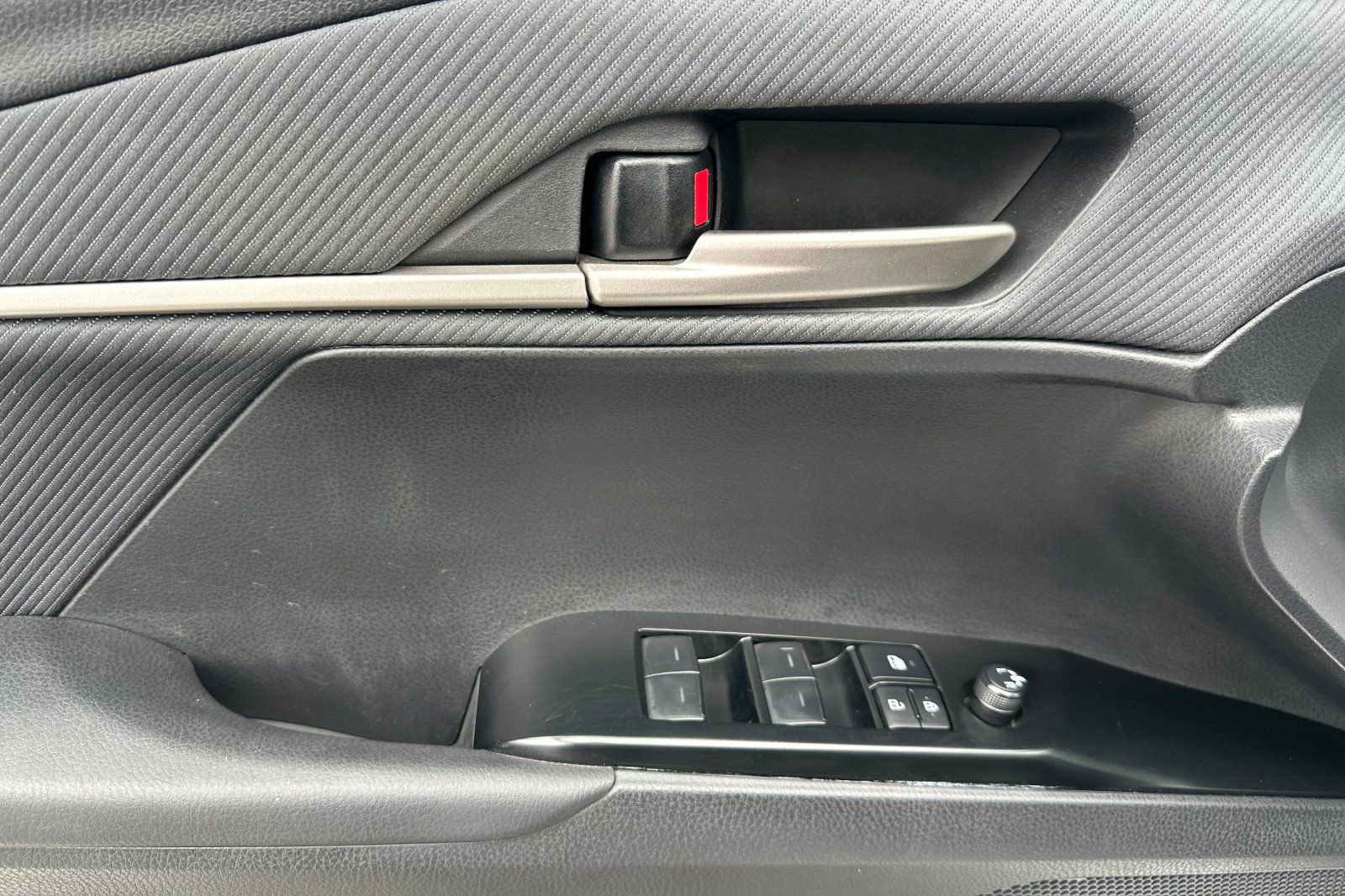 Certified 2025 Toyota Camry SE FWD image 11