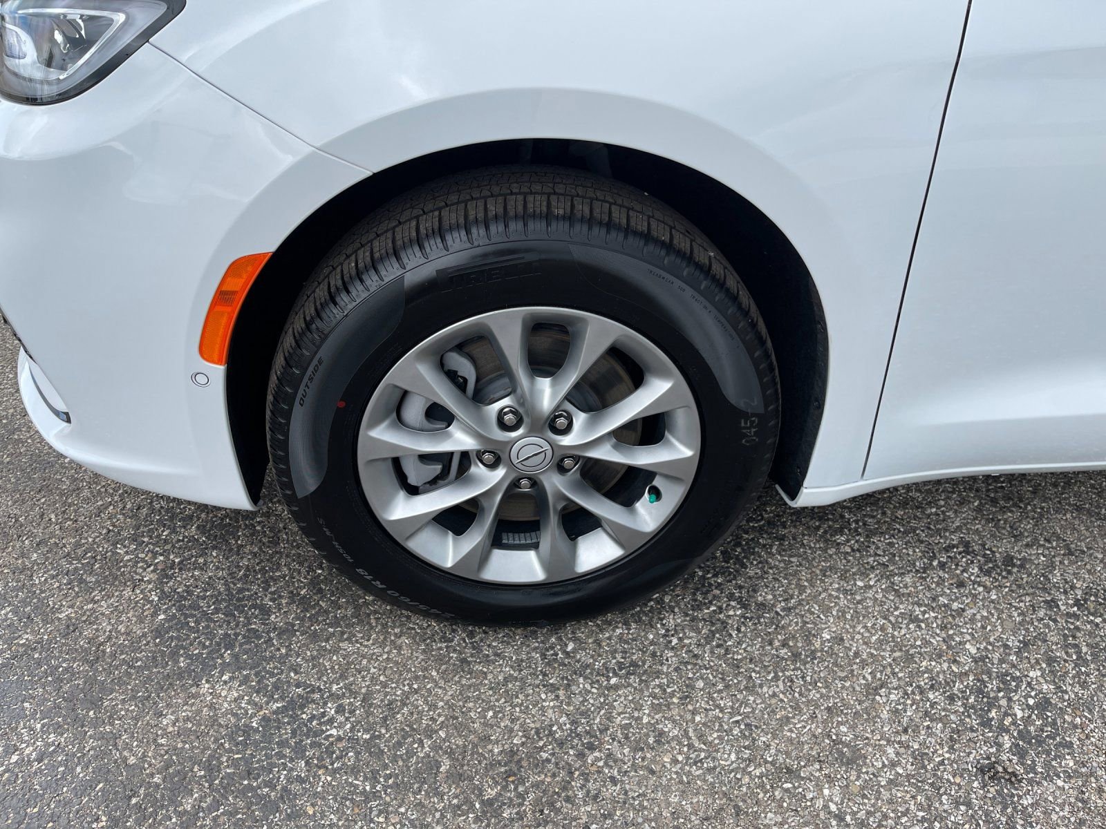 New 2026 Chrysler Pacifica Select AWD/4WD image 32