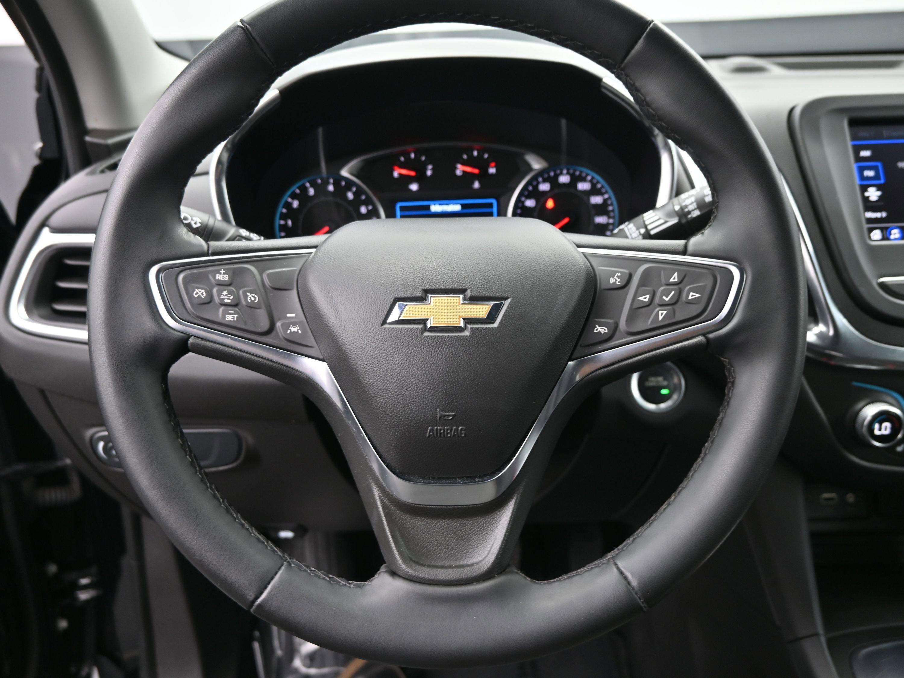 Used 2024 Chevrolet Equinox LT FWD image 12