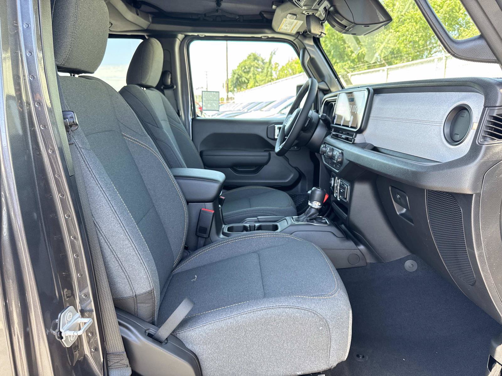 New 2026 Jeep Gladiator Sport AWD/4WD image 32