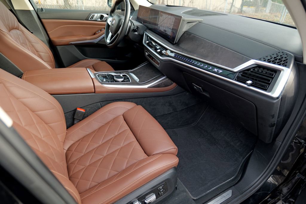 Used 2023 BMW X7 xDrive40i w/ Premium Package image 39