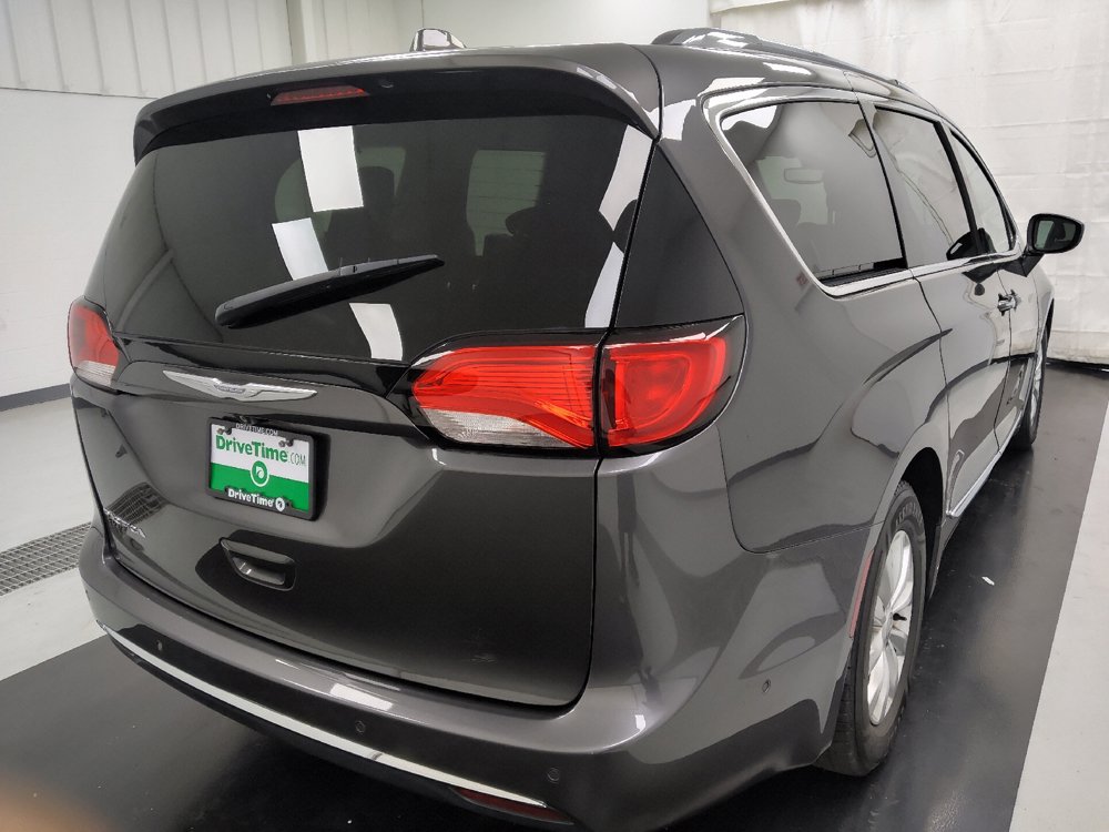 Used 2018 Chrysler Pacifica Touring-L Plus w/ Advanced Safetytec Group FWD image 9