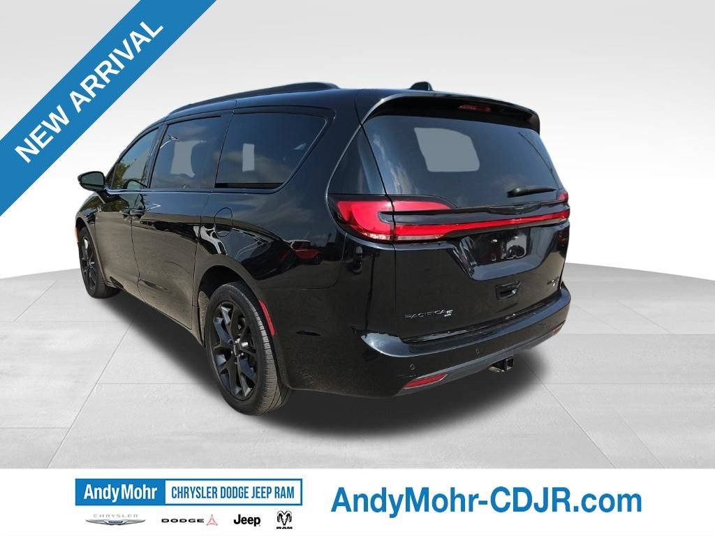 Used 2023 Chrysler Pacifica Limited w/ Uconnect Theater Family Group AWD/4WD image 7