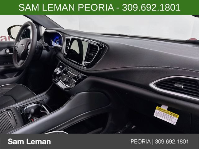 New 2027 Chrysler Pacifica Limited FWD image 30