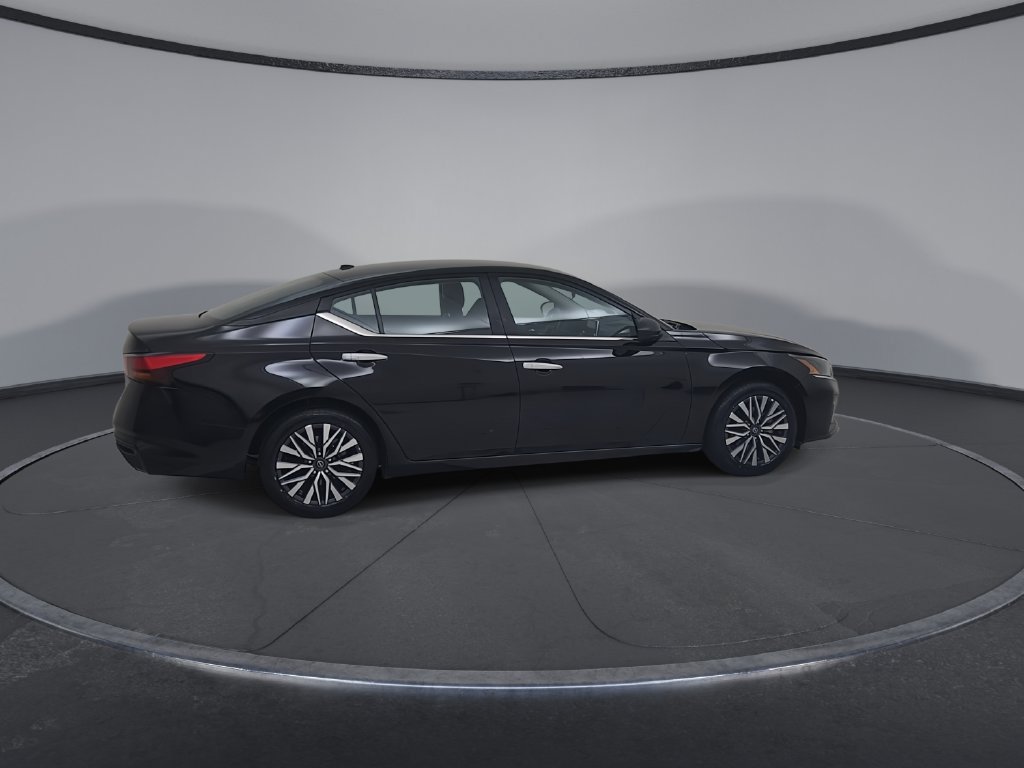 Used 2025 Nissan Altima 2.5 SV FWD image 18