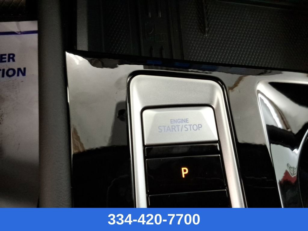 Used 2025 Volkswagen Atlas Cross Sport SE image 26