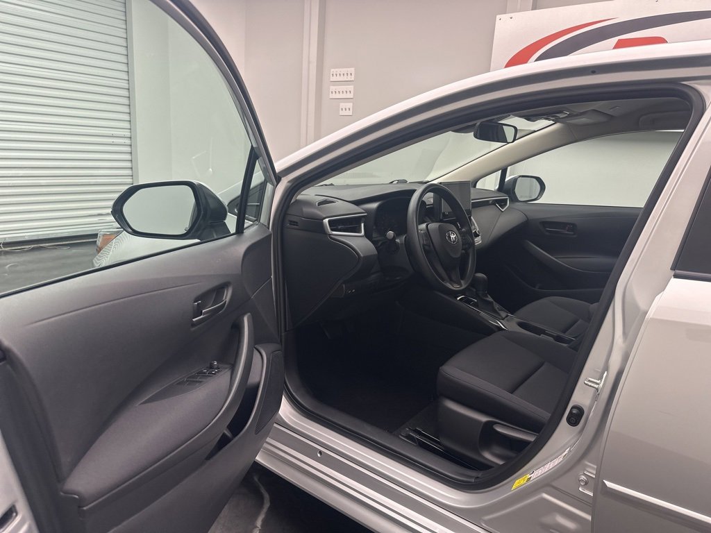 Used 2023 Toyota Corolla LE image 5