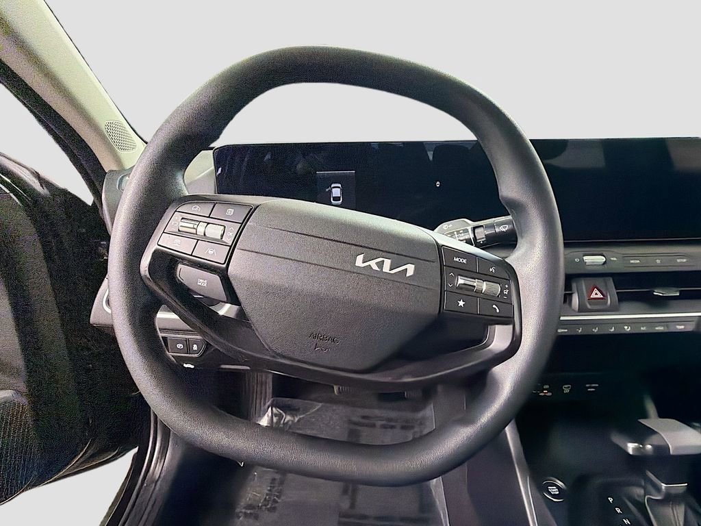 Used 2025 Kia K4 LXS image 13