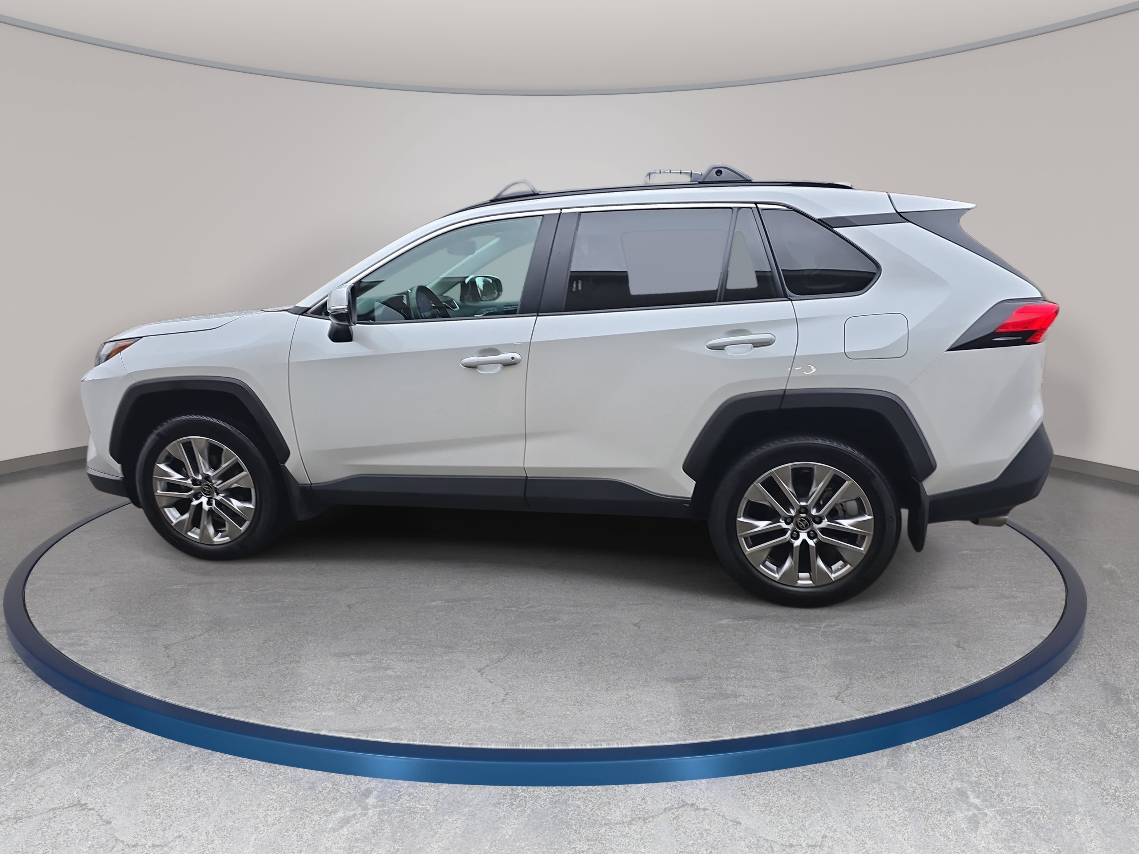 Used 2024 Toyota RAV4 XLE Premium FWD image 8
