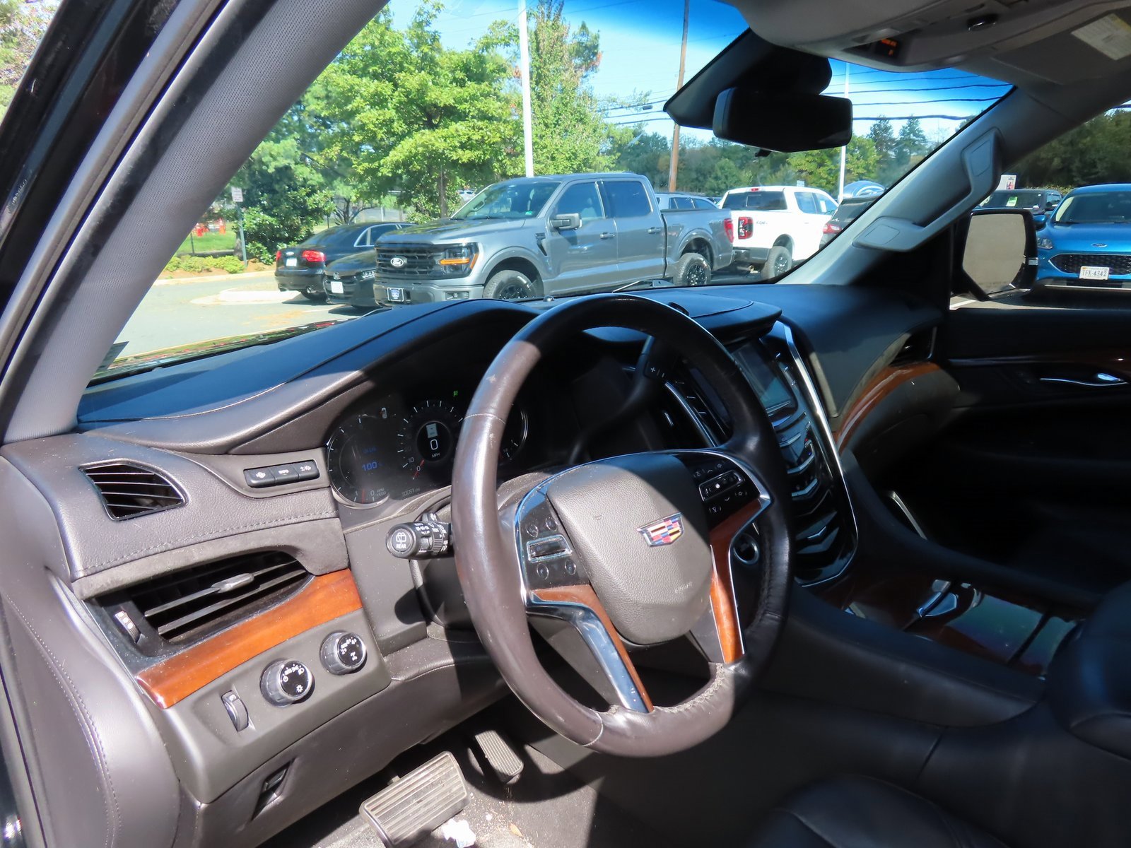 Used 2020 Cadillac Escalade ESV Premium Luxury image 14