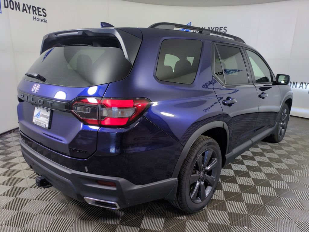Used 2025 Honda Pilot Sport image 5
