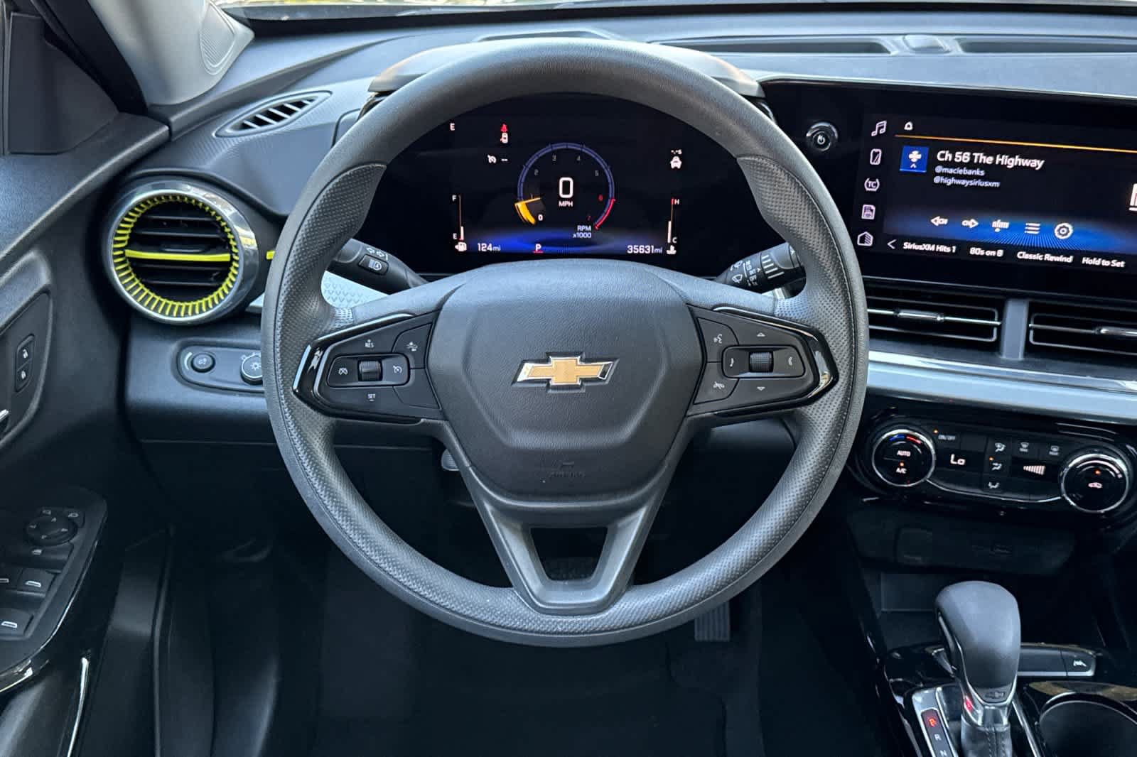 Used 2025 Chevrolet Trax LT FWD image 14