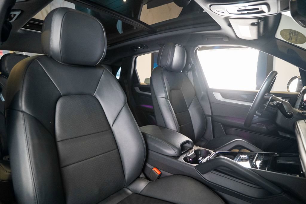 Certified 2025 Porsche Cayenne image 16