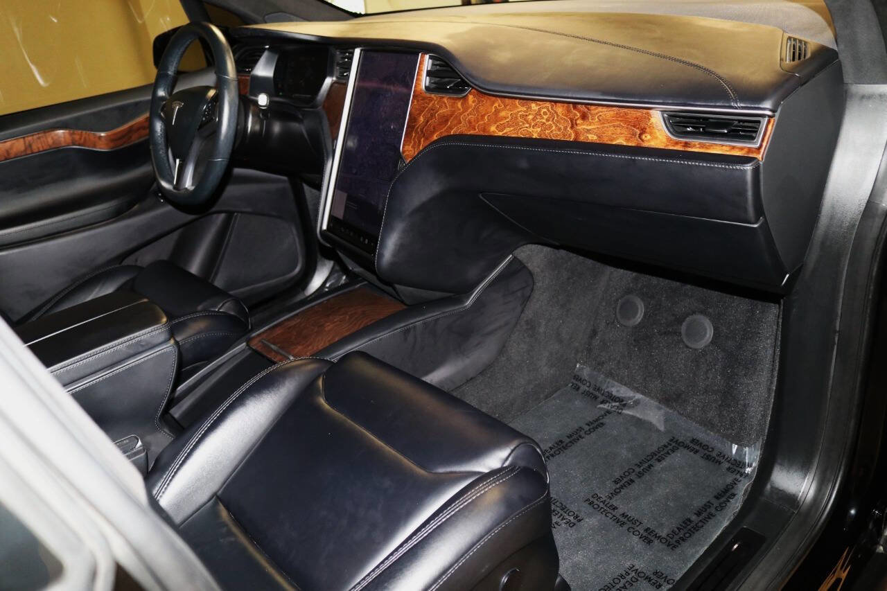 Used 2020 Tesla Model X image 88
