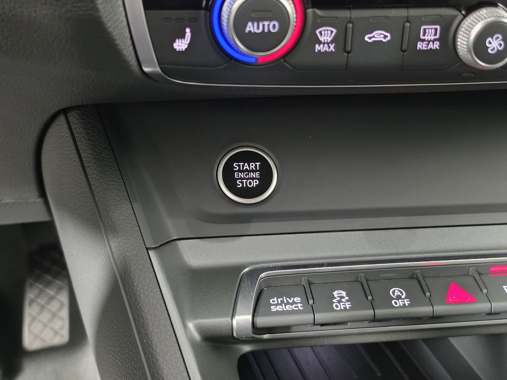 Certified 2025 Audi Q3 2.0T Premium w/ Convenience Package AWD/4WD image 33