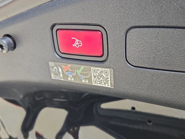 Used 2025 Mercedes-Benz CLE 300 4MATIC Cabriolet image 30