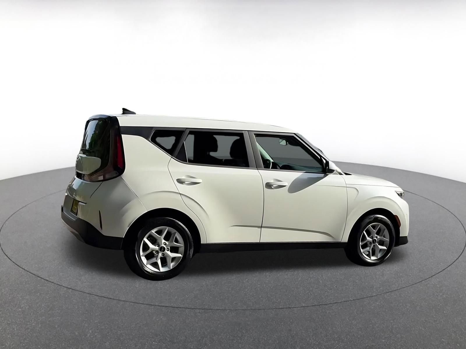 Used 2025 Kia Soul LX w/ LX Technology Package FWD image 21