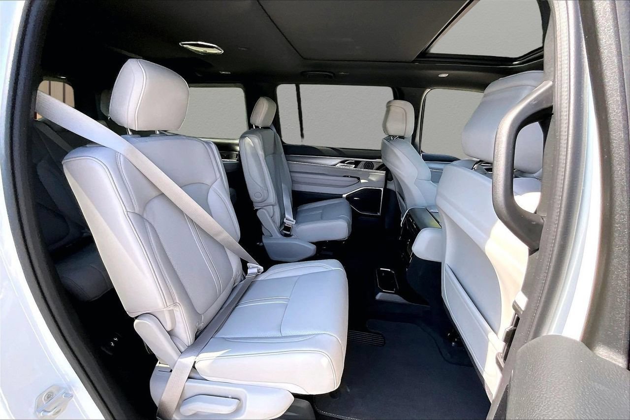 New 2026 Jeep Grand Wagoneer 4WD image 23