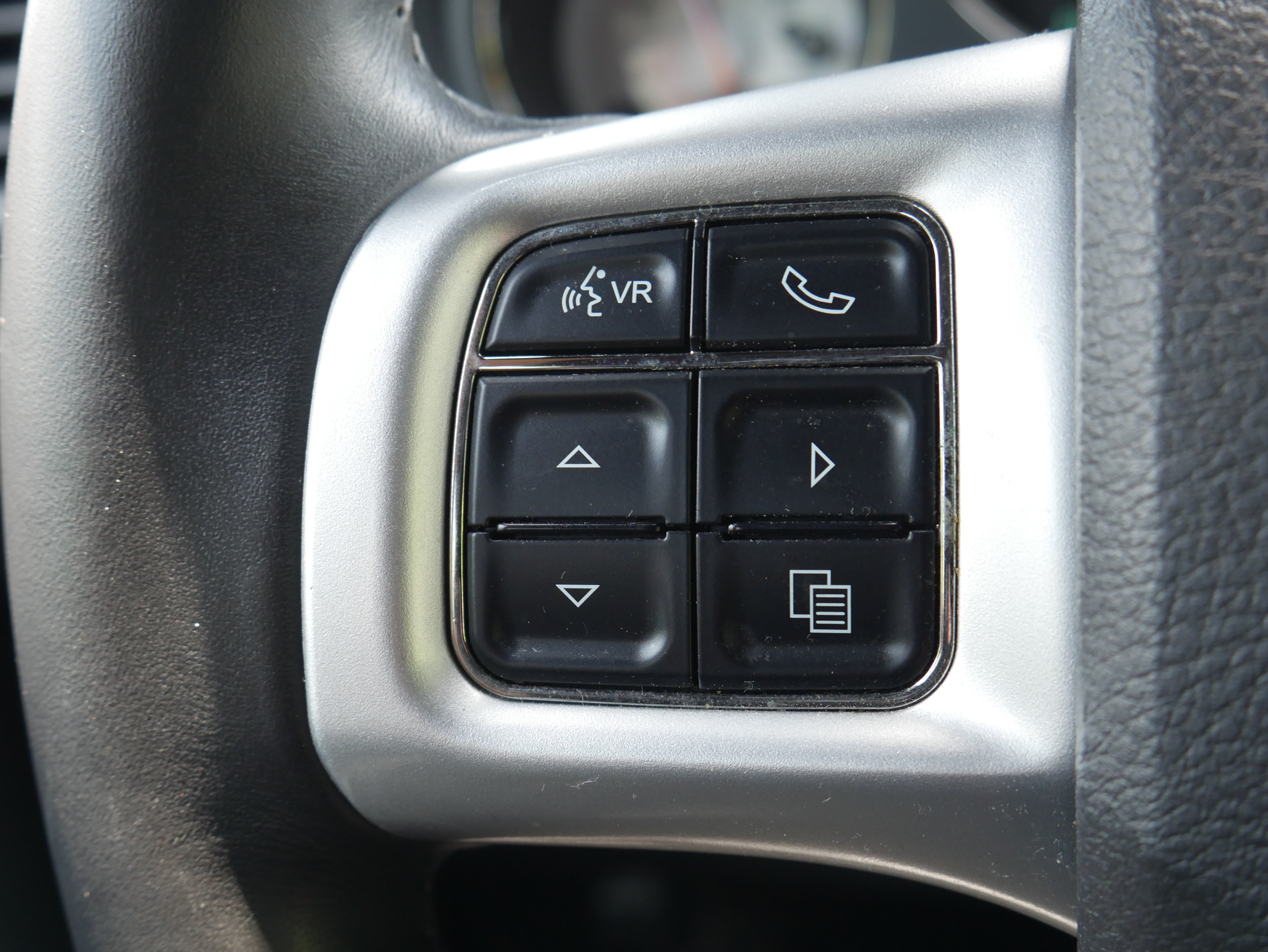 Used 2011 Dodge Challenger RWD image 21
