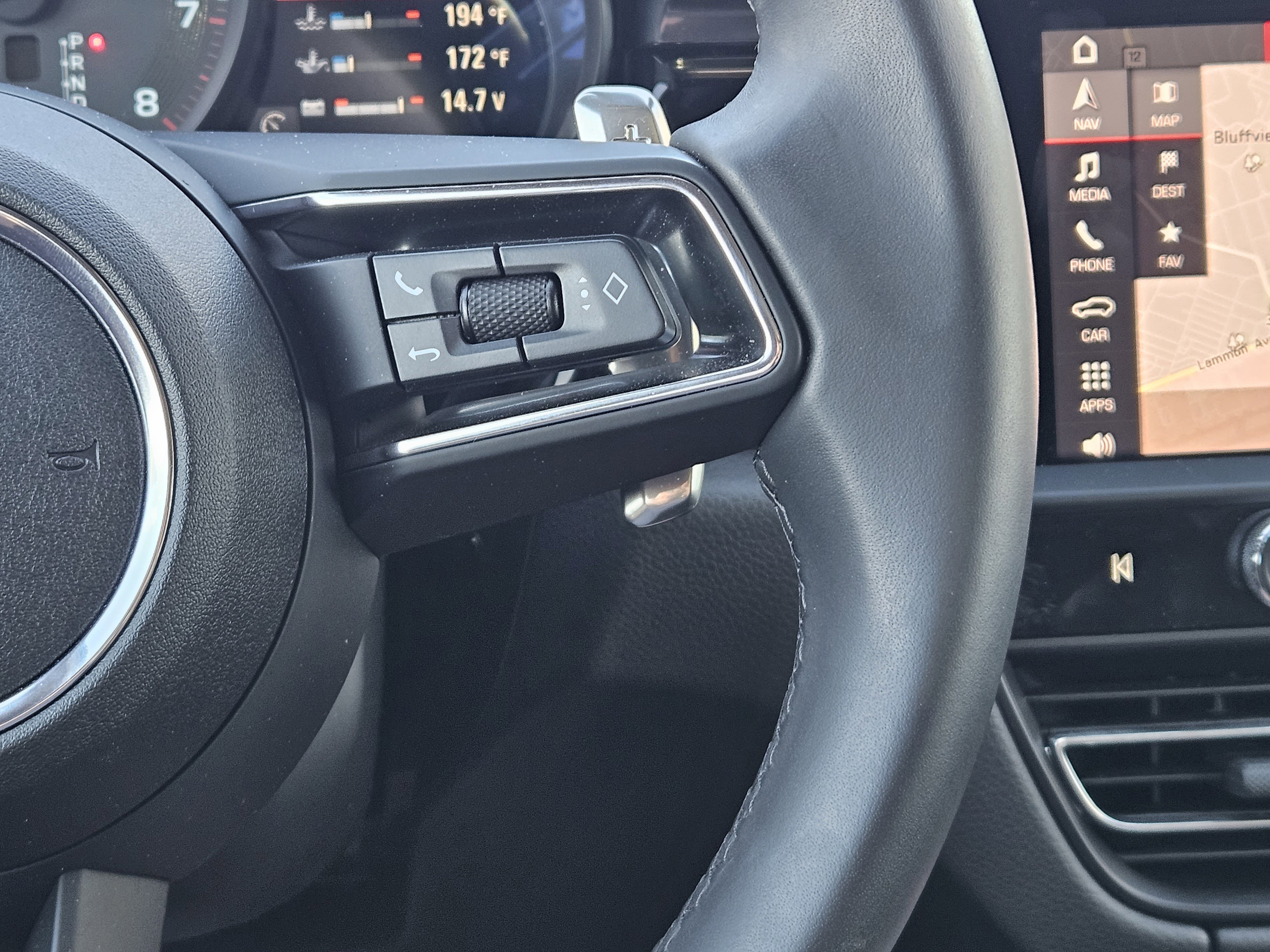 Certified 2025 Porsche Macan image 27