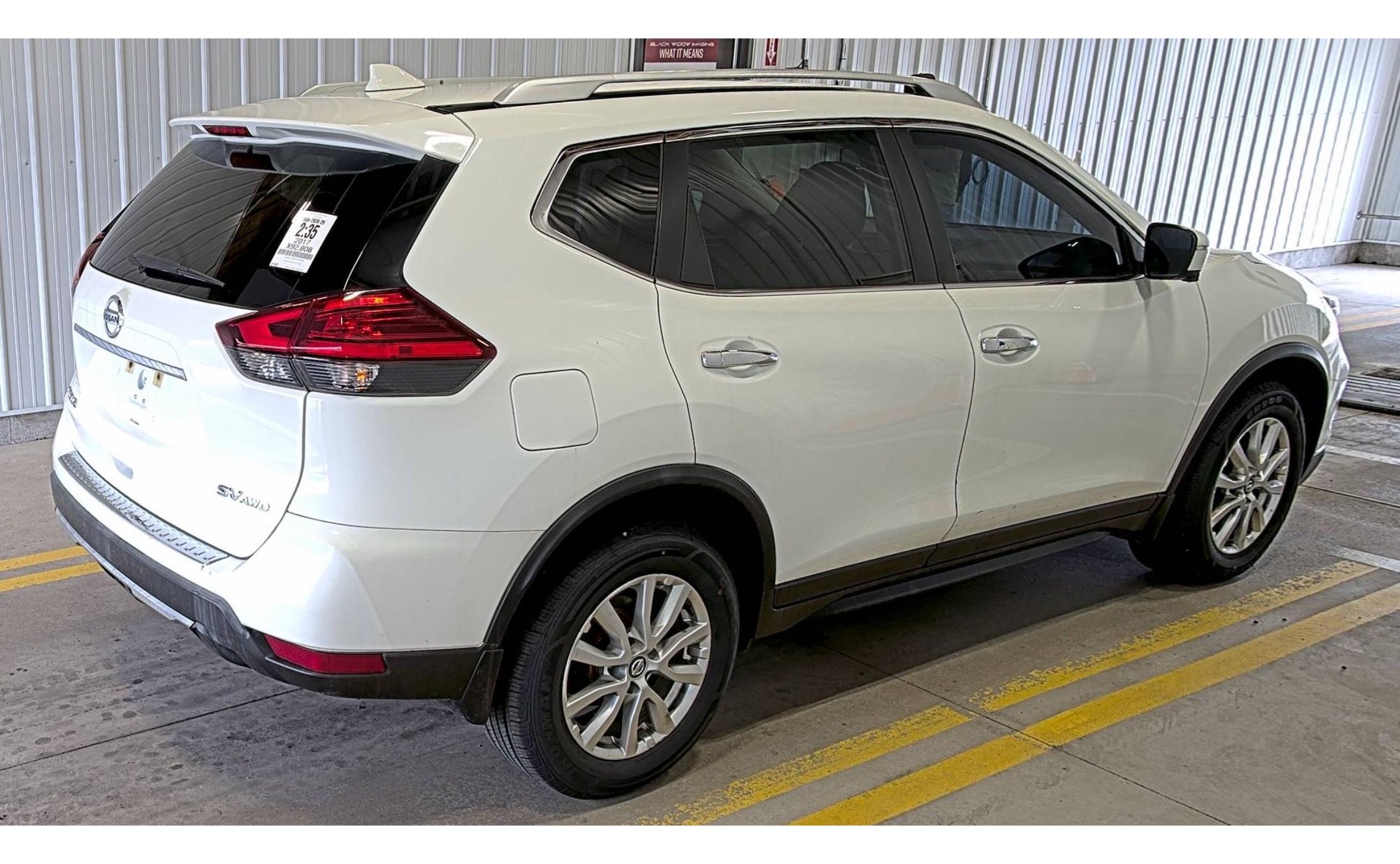 Used 2017 Nissan Rogue SV w/ SV Premium Package AWD/4WD image 4