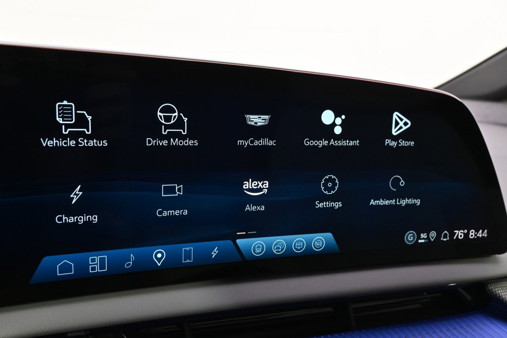 New 2025 Cadillac Optiq Sport 1 image 24