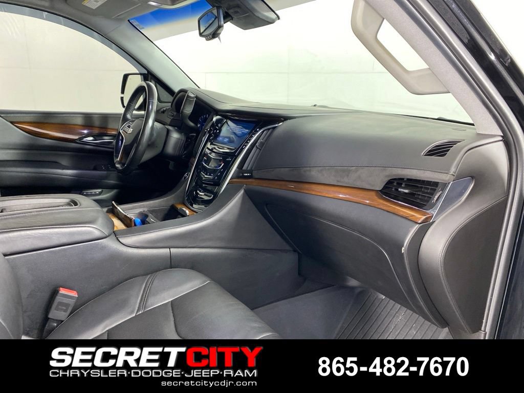 Used 2016 Cadillac Escalade Luxury AWD/4WD image 32
