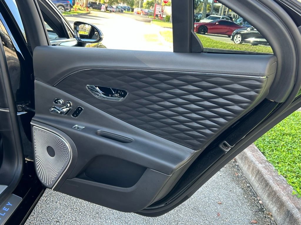 Used 2021 Bentley Flying Spur V8 image 43