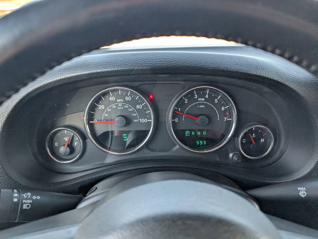 Used 2014 Jeep Wrangler Unlimited Sahara w/ Connectivity Group image 15